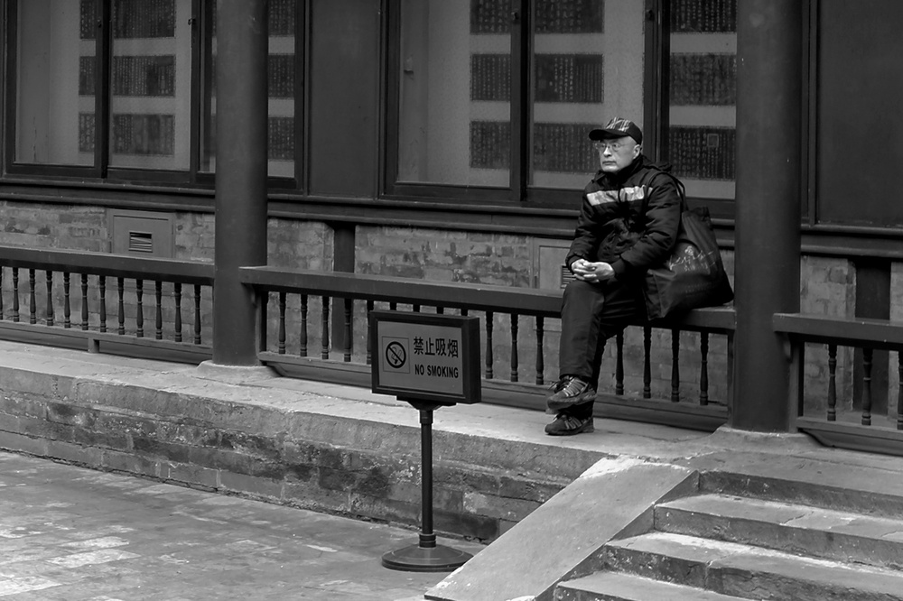   No-smoking break. Leica X2, f/2.8 at 1/40s, ISO 100 (50% crop)  